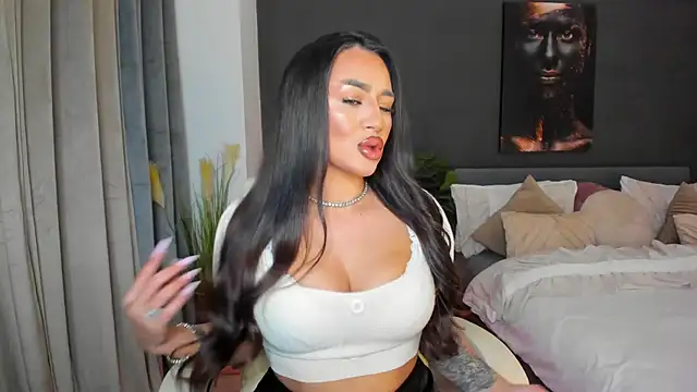 Sonia  Rey online show from 12/16/25, 03:38