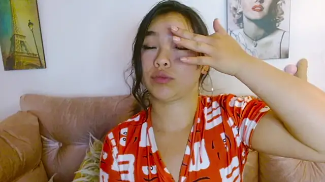 Snapshot of hinataleecs chatting on 02/08/25, 09:03 hinataleecs online show from 02/08/25, 09:03