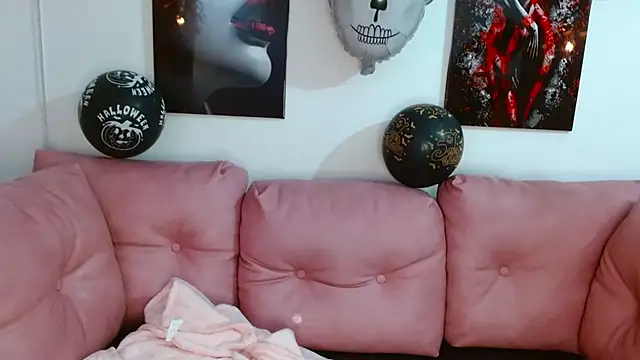 Snapshot of hinataleecs chatting on 10/14/25, 08:53 hinataleecs online show from 10/14/25, 08:53