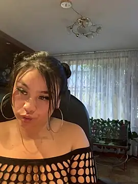 Snapshot of hinataleecs chatting on 02/22/25, 12:29 hinataleecs online show from 02/22/25, 12:29