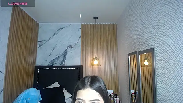 cassiehoward14 online show from 10/18/25, 06:54