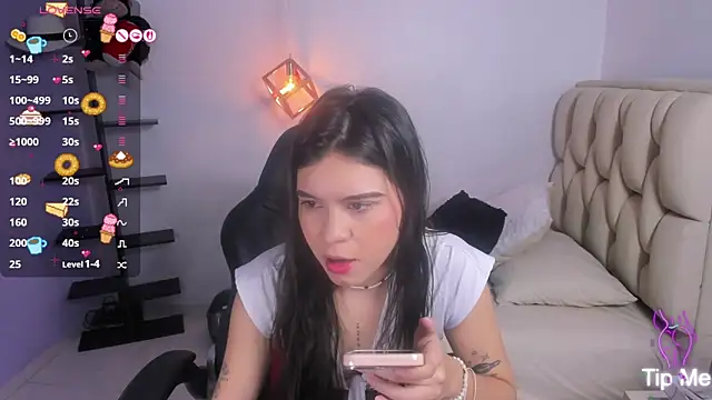 cassiehoward14 online show from 10/29/25, 07:02