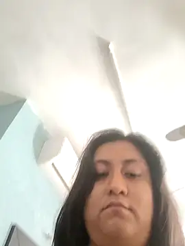 Snapshot of EmpaticBolillo chatting on 10/17/25, 03:58 EmpaticBolillo online show from 10/17/25, 03:58