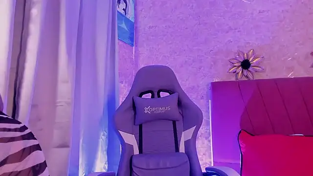 Snapshot of LorenaStevens chatting on 11/12/25, 01:04 LorenaStevens online show from 11/12/25, 01:04