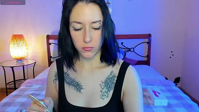 Snapshot of adell_berry chatting on 10/24/25, 01:48 adell berry online show from 10/24/25, 01:48