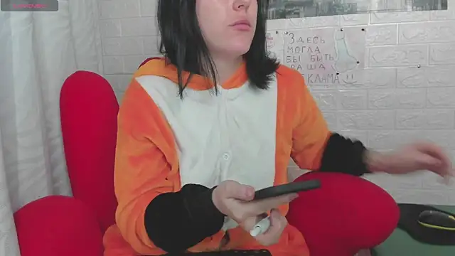 Snapshot of adell_berry chatting on 11/02/25, 01:32 adell berry online show from 11/02/25, 01:32