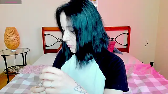 Snapshot of adell_berry chatting on 09/19/25, 02:15 adell berry online show from 09/19/25, 02:15