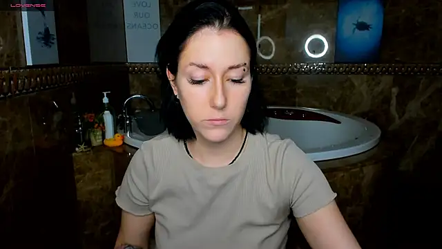 Snapshot of adell_berry chatting on 03/20/25, 01:57 adell berry online show from 03/20/25, 01:57