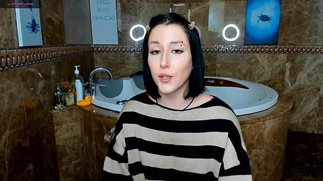 Snapshot of adell_berry chatting on 03/19/25, 08:55 adell berry online show from 03/19/25, 08:55