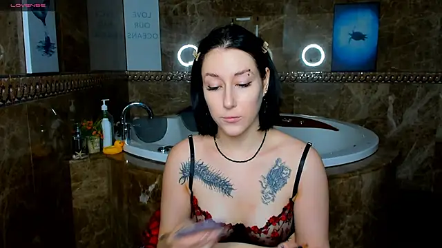 Snapshot of adell_berry chatting on 03/19/25, 02:48 adell berry online show from 03/19/25, 02:48