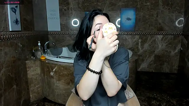 Snapshot of adell_berry chatting on 10/04/25, 02:46 adell berry online show from 10/04/25, 02:46