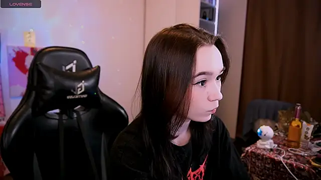 Snapshot of Kimiko__ chatting on 03/21/25, 12:28 Kimiko online show from 03/21/25, 12:28