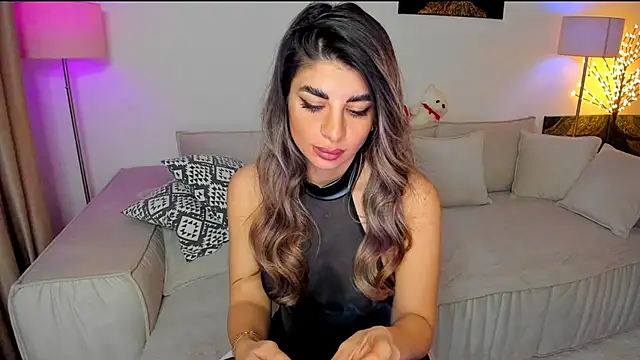 Snapshot of Queenofyouredreams chatting on 01/17/25, 03:55 Queenofyouredreams online show from 01/17/25, 03:55