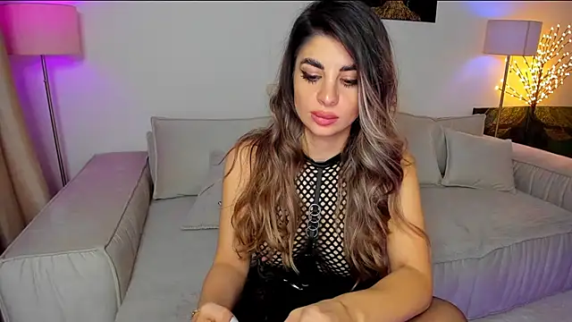 Snapshot of Queenofyouredreams chatting on 01/26/25, 03:59 Queenofyouredreams online show from 01/26/25, 03:59