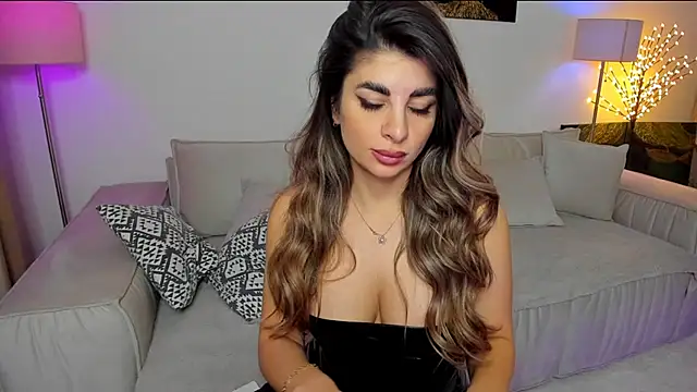 Snapshot of Queenofyouredreams chatting on 01/25/25, 04:13 Queenofyouredreams online show from 01/25/25, 04:13