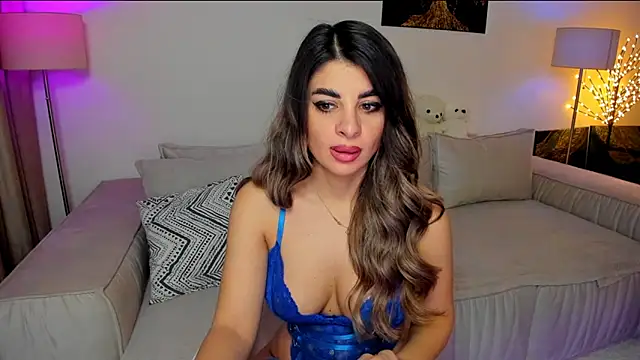 Snapshot of Queenofyouredreams chatting on 02/11/25, 12:49 Queenofyouredreams online show from 02/11/25, 12:49