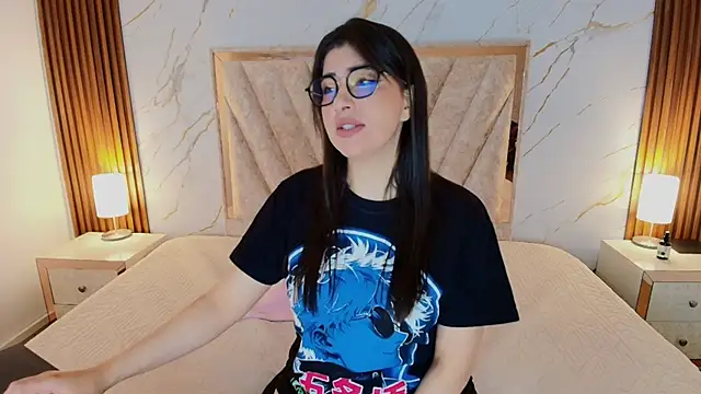 Snapshot of Amelie_saenz chatting on 06/20/26, 11:59 Amelie saenz online show from 06/20/26, 11:59