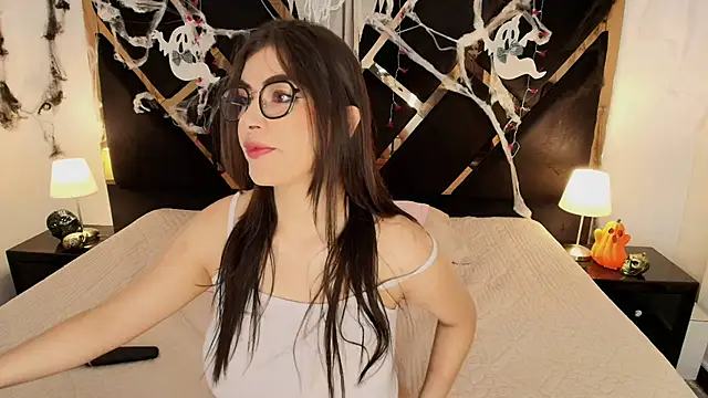 Amelie saenz online show from 11/17/25, 06:23