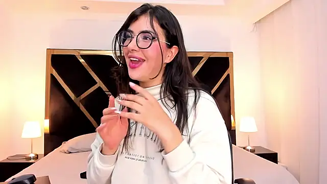Amelie saenz online show from 02/04/25, 10:55