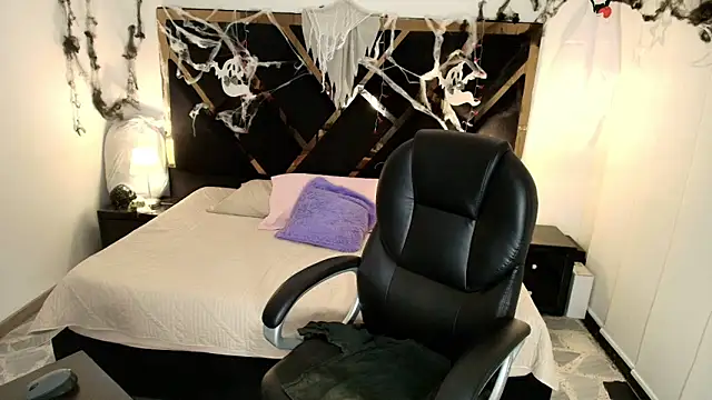 Amelie saenz online show from 11/11/25, 07:30