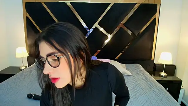 Amelie saenz online show from 02/19/26, 07:55