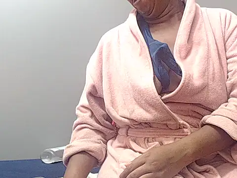 Snapshot of BootyCurvy01 chatting on 03/18/25, 04:28 BootyCurvy01 online show from 03/18/25, 04:28