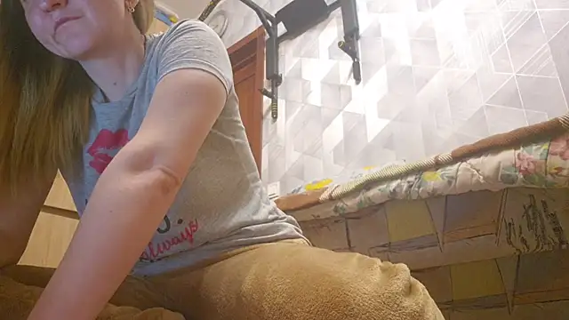 EstrellaWalters online show from 04/14/26, 05:51