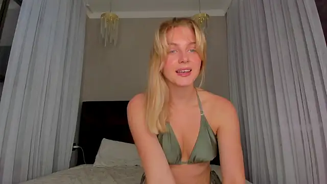 Snapshot of pretty_girlnextdoor chatting on 05/27/26, 12:12 pretty girlnextdoor online show from 05/27/26, 12:12