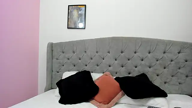 Snapshot of Valesskahall chatting on 12/26/24, 12:16 Valesskahall online show from 12/26/24, 12:16