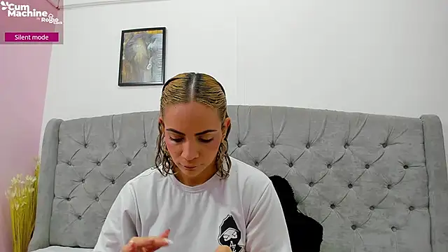 Snapshot of Valesskahall chatting on 09/19/25, 12:20 Valesskahall online show from 09/19/25, 12:20