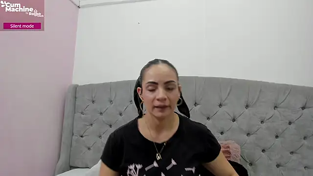 Snapshot of Valesskahall chatting on 12/04/25, 12:26 Valesskahall online show from 12/04/25, 12:26