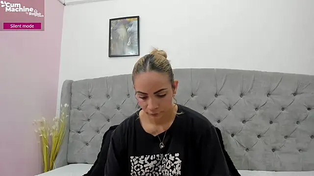 Snapshot of Valesskahall chatting on 10/22/25, 11:53 Valesskahall online show from 10/22/25, 11:53