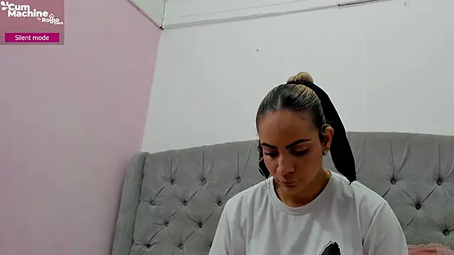 Snapshot of Valesskahall chatting on 12/05/25, 12:15 Valesskahall online show from 12/05/25, 12:15