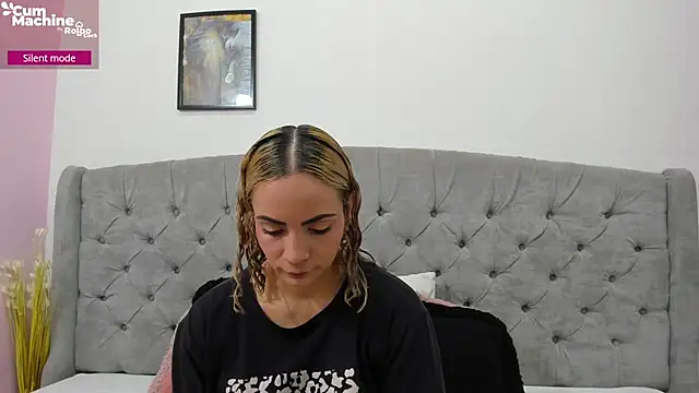 Snapshot of Valesskahall chatting on 10/01/25, 12:20 Valesskahall online show from 10/01/25, 12:20