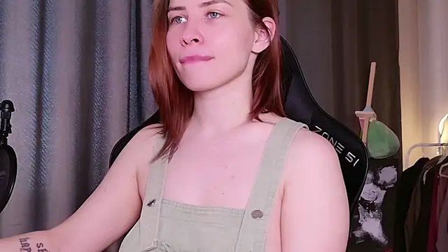 Snapshot of callmetori chatting on 12/16/25, 05:44 callmetori online show from 12/16/25, 05:44