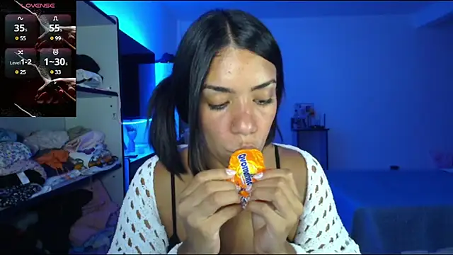 Snapshot of -Naomyy- chatting on 02/28/25, 03:04 -Naomyy- online show from 02/28/25, 03:04