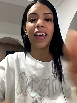 Snapshot of -Naomyy- chatting on 11/29/25, 01:39 -Naomyy- online show from 11/29/25, 01:39