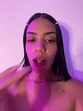 Snapshot of -Naomyy- chatting on 01/25/25, 02:37 -Naomyy- online show from 01/25/25, 02:37