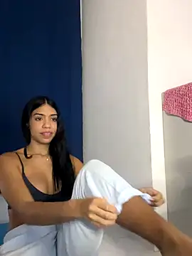 Snapshot of -Naomyy- chatting on 10/22/25, 09:42 -Naomyy- online show from 10/22/25, 09:42