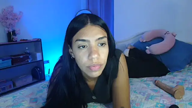 Snapshot of -Naomyy- chatting on 09/24/25, 12:18 -Naomyy- online show from 09/24/25, 12:18