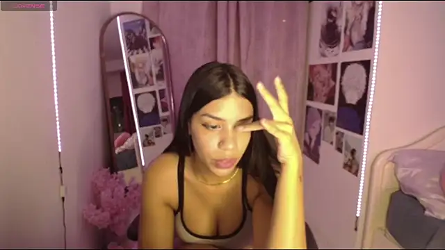 Snapshot of -Naomyy- chatting on 02/01/25, 01:02 -Naomyy- online show from 02/01/25, 01:02