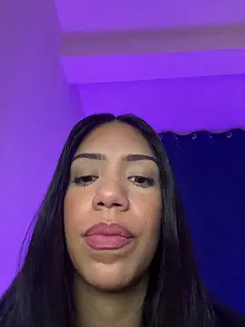 Snapshot of -Naomyy- chatting on 10/29/25, 12:09 -Naomyy- online show from 10/29/25, 12:09