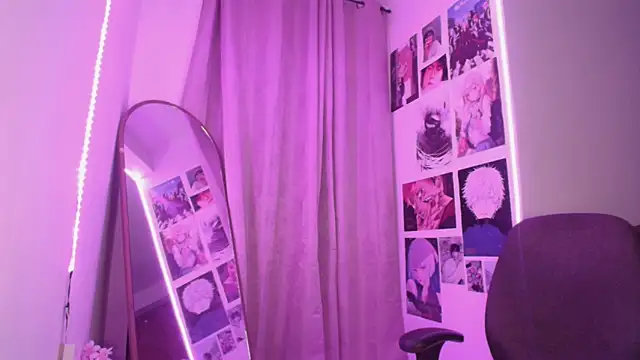 Snapshot of -Naomyy- chatting on 01/23/25, 01:51 -Naomyy- online show from 01/23/25, 01:51