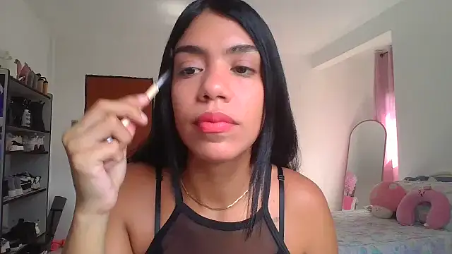 Snapshot of -Naomyy- chatting on 09/19/25, 06:45 -Naomyy- online show from 09/19/25, 06:45
