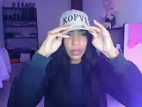 Snapshot of -Naomyy- chatting on 10/03/25, 10:55 -Naomyy- online show from 10/03/25, 10:55