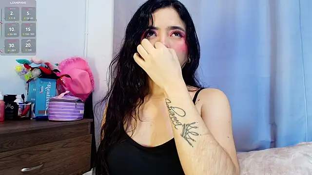 Snapshot of adara_johnson__ chatting on 11/06/25, 11:47 adara johnson online show from 11/06/25, 11:47