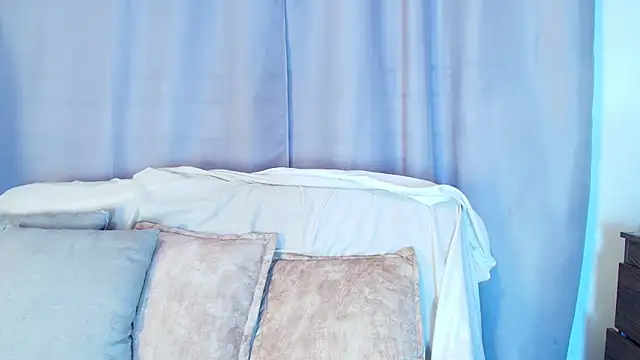 Snapshot of adara_johnson__ chatting on 11/01/25, 11:48 adara johnson online show from 11/01/25, 11:48