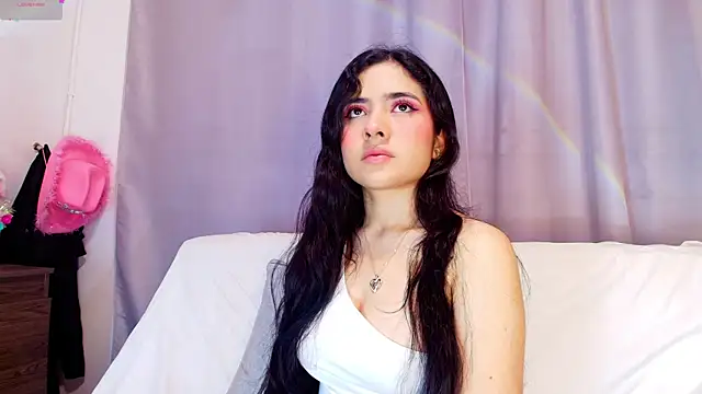 Snapshot of adara_johnson__ chatting on 10/25/25, 11:42 adara johnson online show from 10/25/25, 11:42