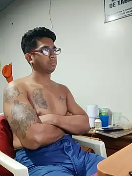 Snapshot of FitGeorge chatting on 11/08/25, 03:43 FitGeorge online show from 11/08/25, 03:43