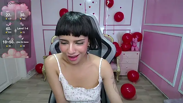 Snapshot of kathina_t chatting on 02/20/25, 11:32 kathina t online show from 02/20/25, 11:32